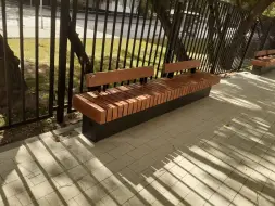 Скамейка стальная «Wood Bench» с USB-входами 2,0 м (одна спинка)