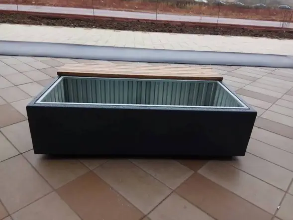 Цветочница с лавочкой «Испанский квартал»