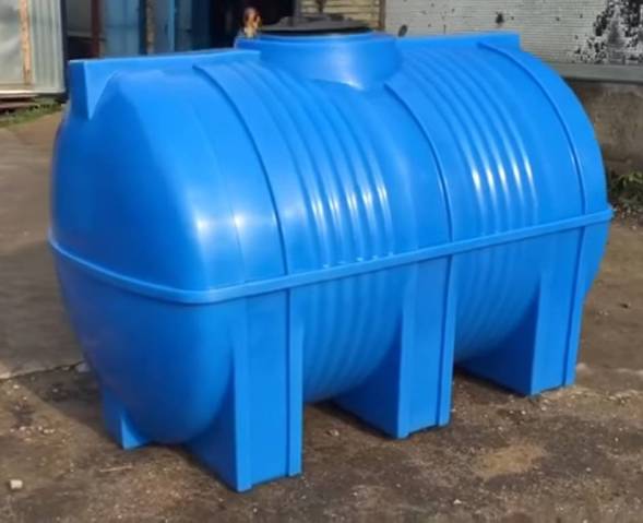 Емкость пластиковая горизонтальная для хранения воды и дизельного топлива, 3000 л, красный [TG3000S5]