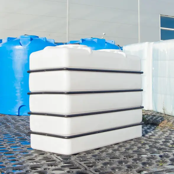 Емкость K 3000л под плотность до 1.5 г/см3 белая с откидной крышкой в обрешетке