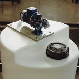 Установка для приготовления флокулянта для емкости дозировочной 500л