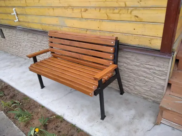 Скамейка стальная «Модерн» 3,0 м (3 опоры)