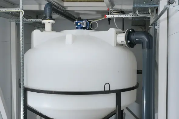 Емкость ЦКТ 3000 л с патрубком 110мм с фланцем под плотность до 1,2 г/см³ белая в обрешетке