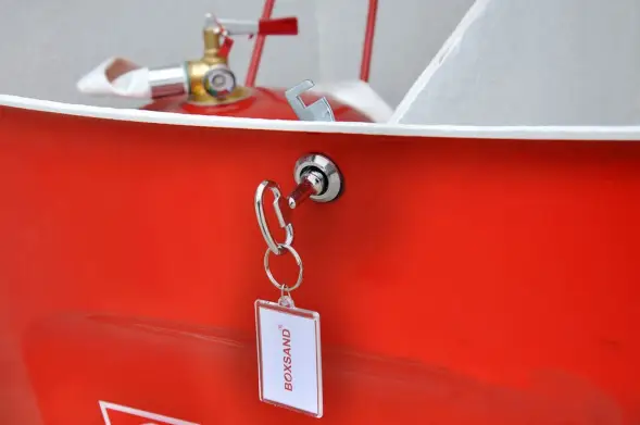 Ящик для песка и огнетушителя Boxsand объем 0,5 м3 с лопатой (секции 50/50)