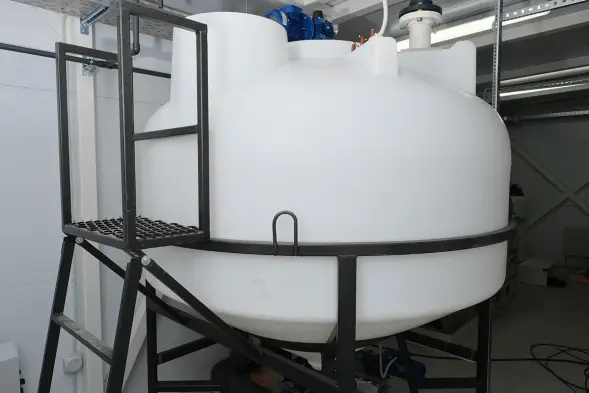Емкость ЦКТ 3000 л с патрубком 90мм с фланцем под плотность до 1,5 г/см³ белая