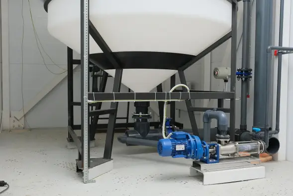 Емкость ЦКТ 3000 л с патрубком 90мм с фланцем под плотность до 1,5 г/см³ белая