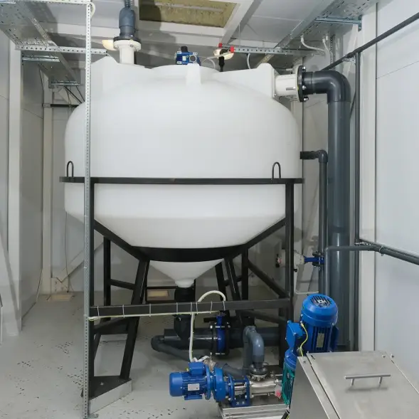 Емкость ЦКТ 3000 л с патрубком 90мм с фланцем под плотность до 1,5 г/см³ белая