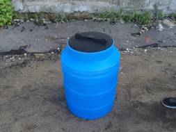 Бочка (емкость) пластиковая вертикальная с крышкой, 100 л, черный [TV100S1]