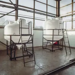 Емкость ЦКТ 5000 л с патрубком 90мм с фланцем белая