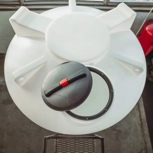 Емкость ЦКТ 5000 л с патрубком 90мм с фланцем под плотность до 1,5 г/см³ белая