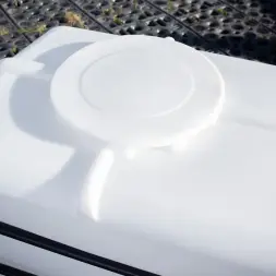 Емкость K 3000л белая в обрешетке